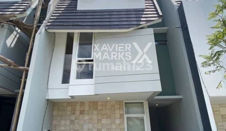 Rumah Baru 3 Lantai Selangkah dari Balaikota di Tumenggung Suryo, Blimbing Malang