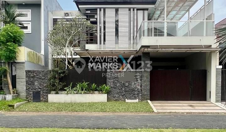 Rumah Modern Plus Kolam Renang di Boulevard Cluster Golf Kota Araya Malang
