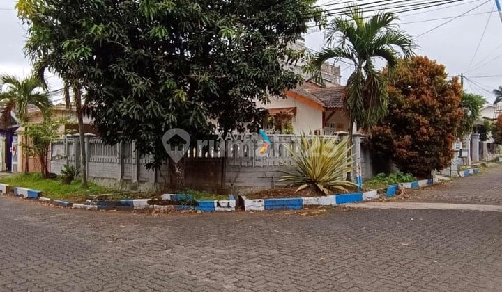 Rumah Lokasi Strategis Posisi Hook di Blok Depan Pbi Araya, Blimbing Malang