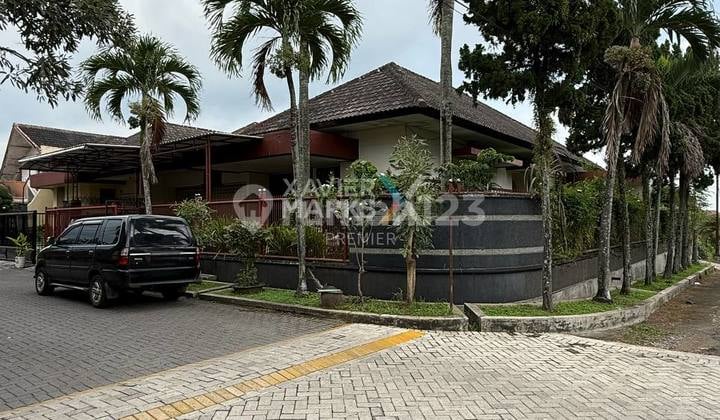Rumah Posisi Hook di Jalan Utama Perumahan Bukit Dieng, Kota Malang