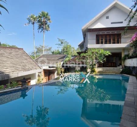 Rumah Mewah Konsep Resort + Private Pool dan Rooftop Full Furnished di Daerah Tidar, Malang