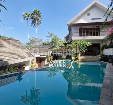 Rumah Mewah Konsep Resort + Private Pool dan Rooftop Full Furnished di Daerah Tidar, Malang