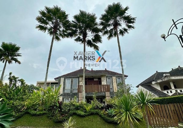 Murah, Villa Modern Tropis Full Furnish Mewah Ada Kolam Renang di Kusuma Estate, Kota Wisata Batu