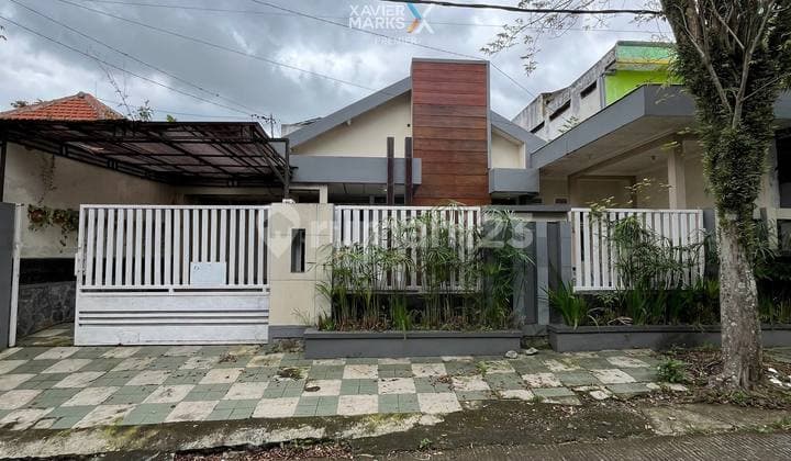 Strategic House Near Jatim Park 1 & Transport Museum in Sisir, Batu Malang