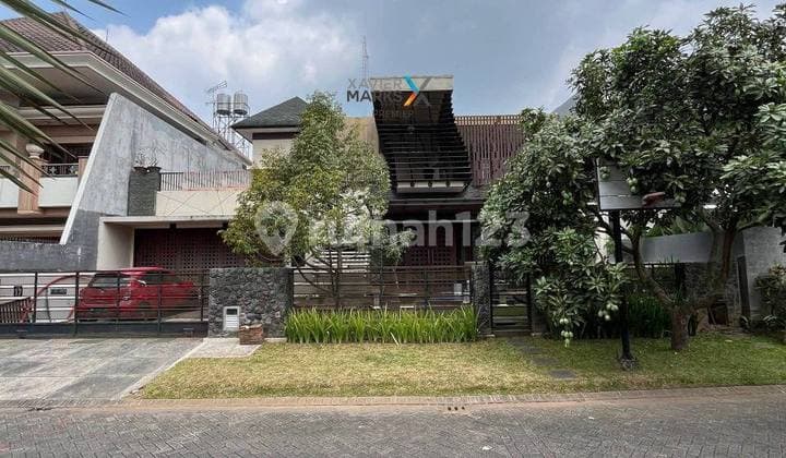 Rumah Modern Tropis di Cluster Favorit Araya Golf Boulevard, Blimbing Malang