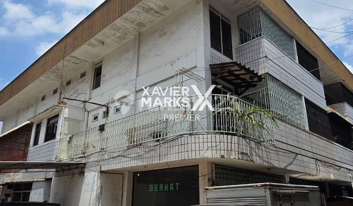Cheap, 3-Story Shop House in Kyai Tamin, Klojen, Malang City