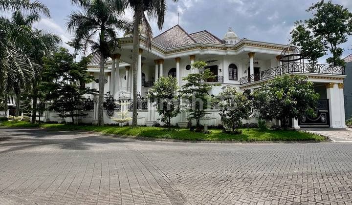 Rumah Klasik Victoria Plus Private Pool di Jalan Raya Golf Utama Araya, Blimbing Malang
