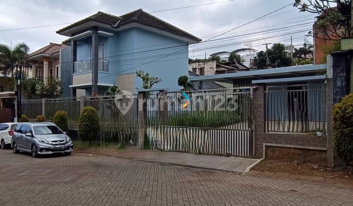 Villa House in the Abdul Gani Road Area, Batu Malang
