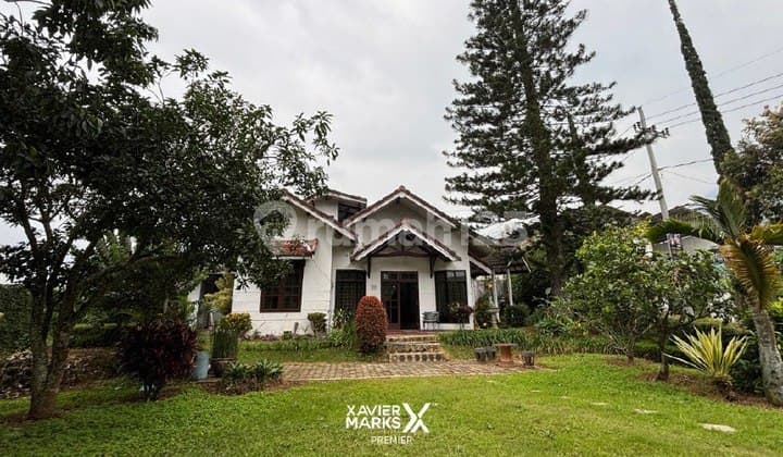 Villa Asri Taman Luas Poros Jalan di Abdul Gani, Batu