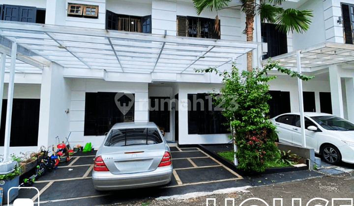 Dijual Exclusive Townhouse Lebak Bulus Kolam Renang