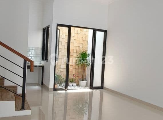 Dijual Murah Rumah Baru Design Scandinavian Dalam Komplek di Pondok Kelapa, Jakarta Timur. Row Jalan Lebar