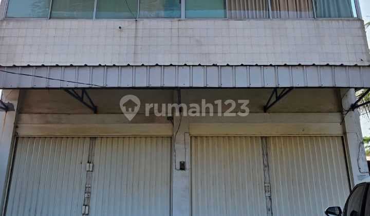 For Rent, 2-Unit Shophouse in Good Condition with Ample Parking Space in South Tambun, Bekasi Regency.