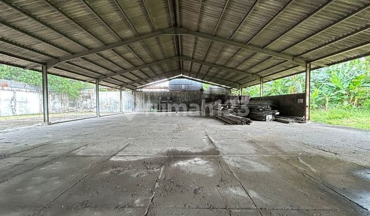 For Rent: Semi-open warehouse ex-factory with open parking lot on Lodan Raya Street, North Jakarta