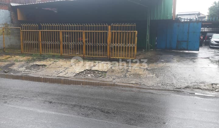 For Rent Land and Warehouse Former Workshop on the Side of Duren Sawit Main Road, East Jakarta