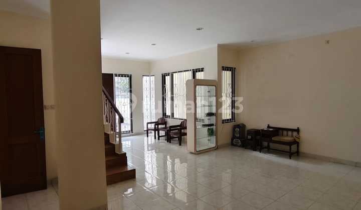 Rumah Grisenda, Siap Huni, Rapi, 2 Lantai, Lebar 9