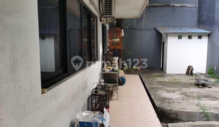 Ruang Usaha Pluit Putra raya, jalan raya, Lokasi strategis empo