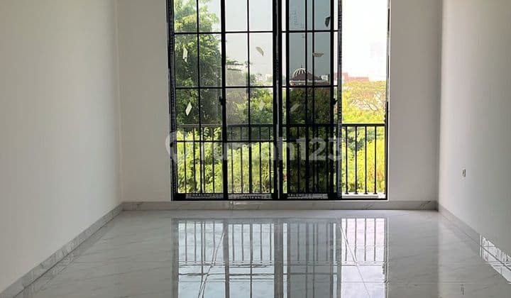 Rumah Brnd Nw Dii taman Ratu , Siap pakai, bagus, shm