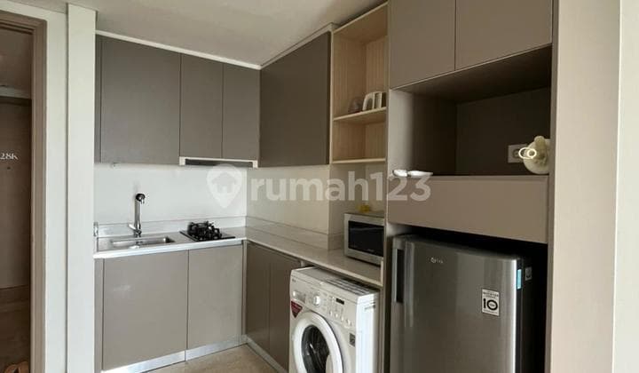 Gold Coast apartment, semi-furnished, ready to occupy with sea and pool view.