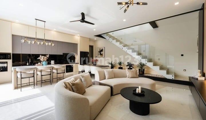 New Luxurious Villa Ready to Occupy One Step from Canggu Beach Fully Furnished