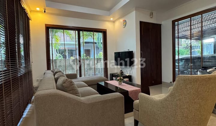 Rumah Modern Siap Huni Fully Furnish Selangkah Lapangan Renon