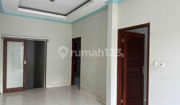Modern Minimalist Second House with Easy Access in Teku Umar
