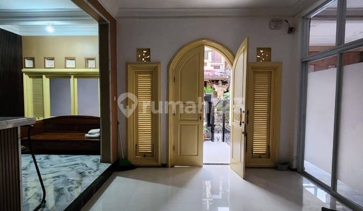 Rumah Second 3 Lantai di Dalung