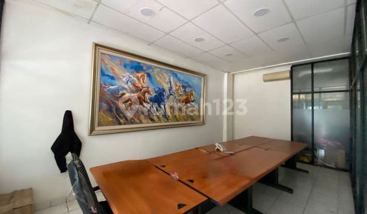 Ruko strategis Pantai Indah Kapuk. Berada di jalan raya. Cocok kantor.