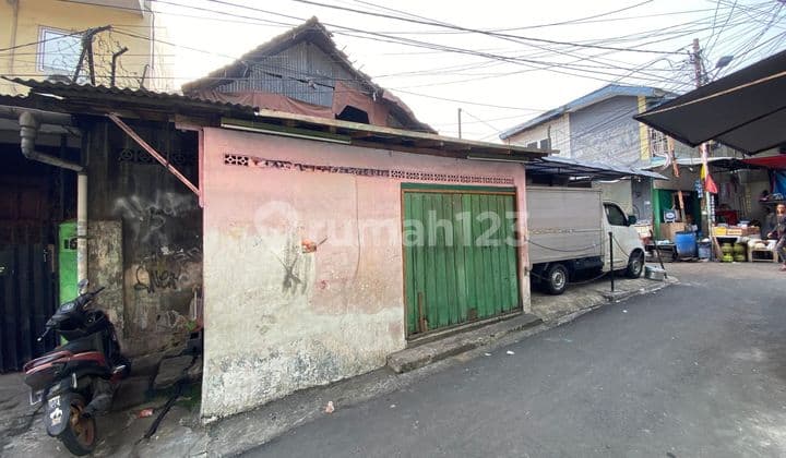 Harga Bagus. Rumah Kebon Kacang Selangkah Jalan Utama. Walking Distance Ke M.h Thamrin. Cocok Usaha Kost