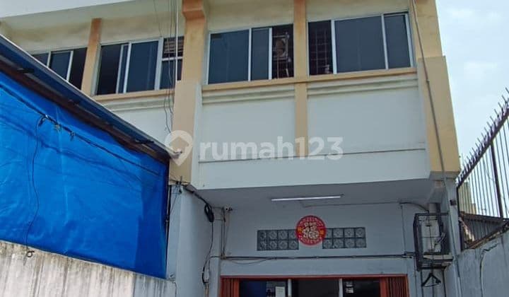 Rumah 4.5 lantai area bisnis tengah Kota