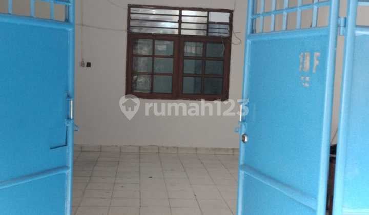 For rent.3-story house.Jl. Songsi Dalam, West Jakarta