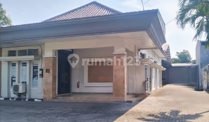 Gedung Komersial di Majapahit, Siap Pakai, Jalan Raya, Strategis