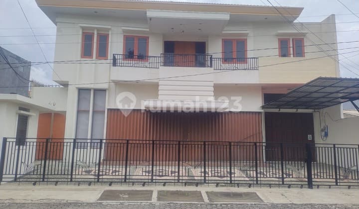 Bangunan kantor di tengah kota, Siap Pakai, ada Mess Staff