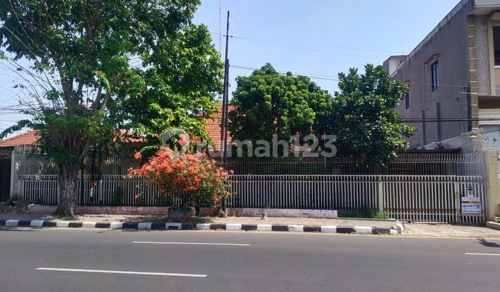 Rumah luas di Jl Dr. Cipto strategis cocok utk kantor/resto/cafe