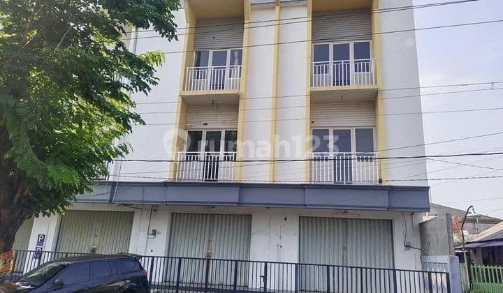 3-Storey Shop House on Jl. Stadion Selatan, Mt. Haryono, Good, Strategic Location