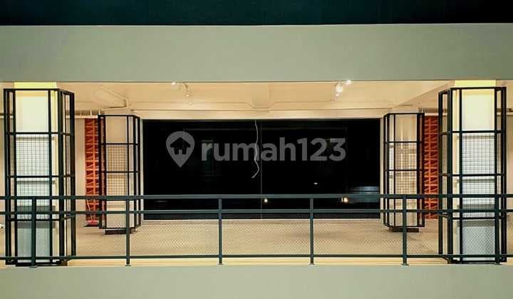 Commercial Building in West Semarang, Showroom, Ready to Use