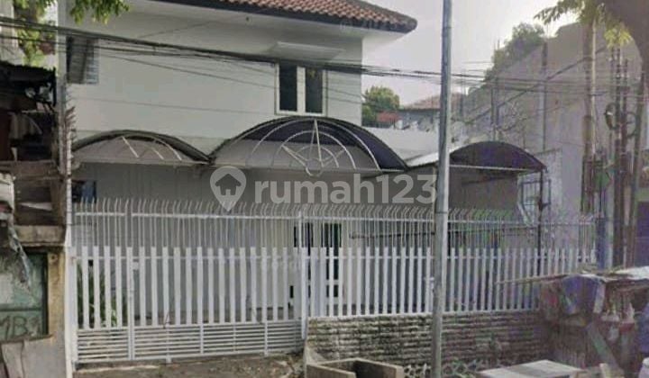 Rumah 2Lt di Tengah Kota, Jalan Raya, Siap Pakai