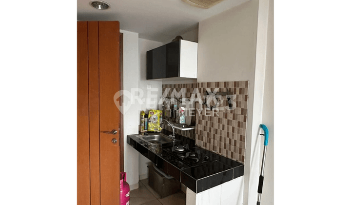 Semi-furnished 1-bedroom apartment