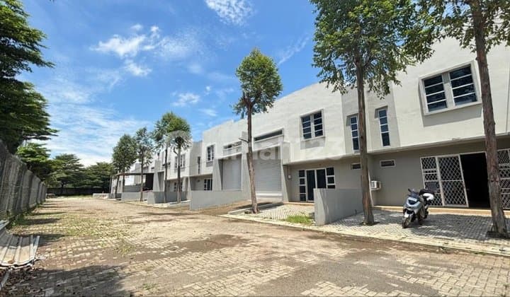 New Warehouse Ready to Occupy..Accessible by 40-Foot Container