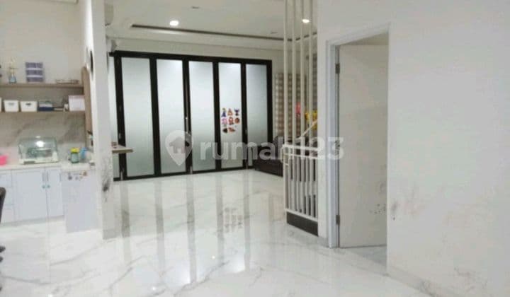 Rumah Hoek 2 Lantai Siap Huni