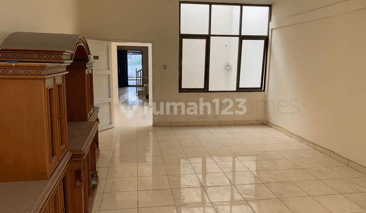 Ruko Disewakan 3 Lantai di Mainroad Surya Sumantri Bandung