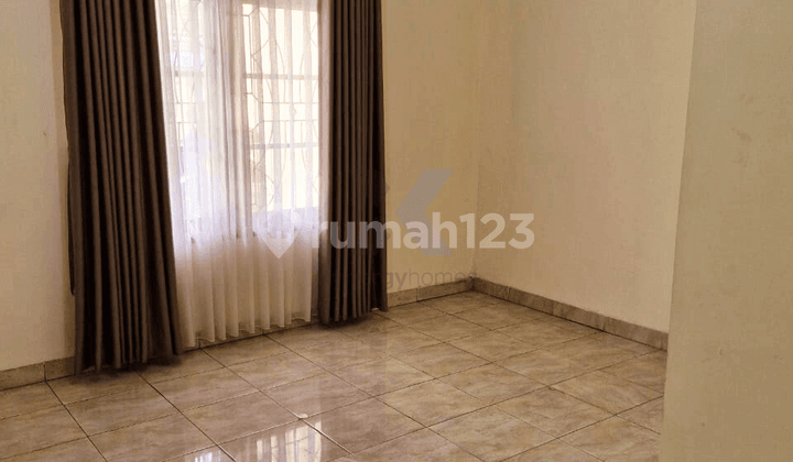 Rumah SHM di Taman Holis Indah Bandung