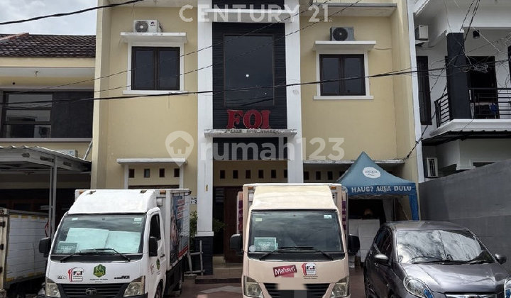 Rental Shop House in a Strategic Location in South Jakarta