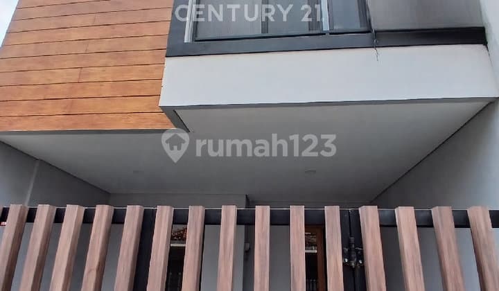 Disewakan Brand New House 3 Lantai Tebet Jakarta Selatan