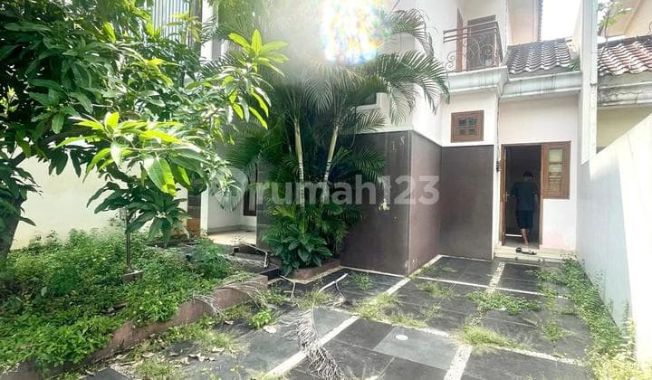 Rumah dengan Luas Tanah Besar di Jagakarsa Harga Menarik