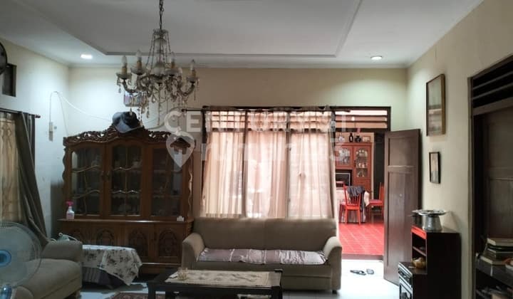 Rumah Jalan Antene Radio Dalam Lokasi Strategis