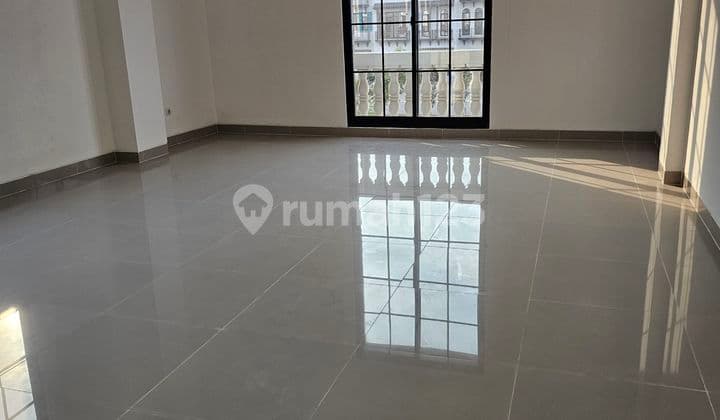 Disewakan Ruko Baru Hoek Boulevard di Osaka Pik 2