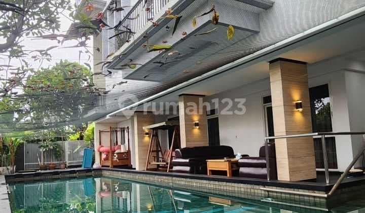 Quick Sale Corner House. Nice. Has a Swimming Pool in PIK, North Jakarta.