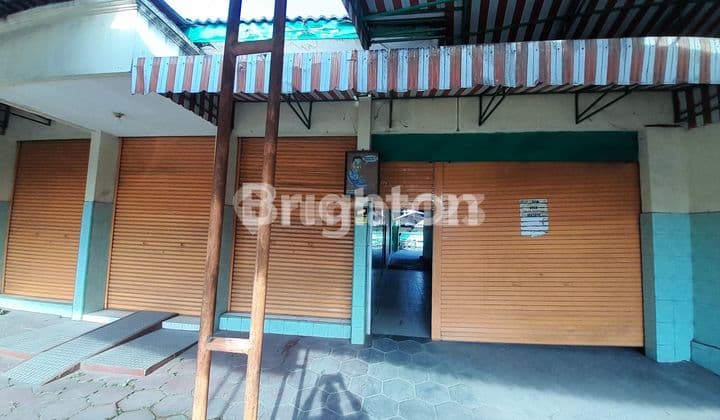 SOLO, LAWEYAN,SHOWROOM/RUKO DI TENGAH KOTA, PINGGIR JALAN, AKSES JALAN 2 ARAH
