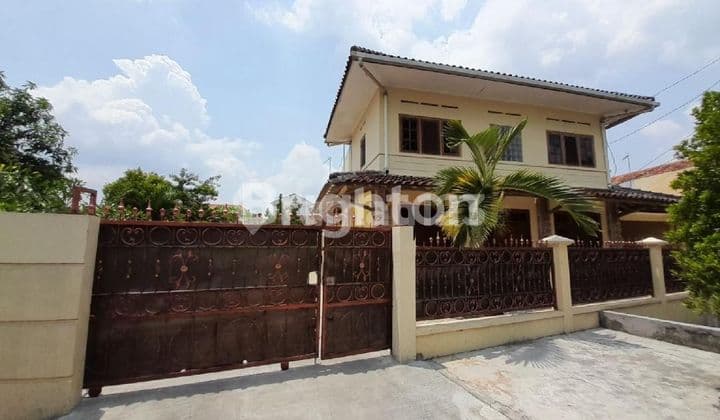 Mangkubumen Surakarta Has a Strategic House in the City Center