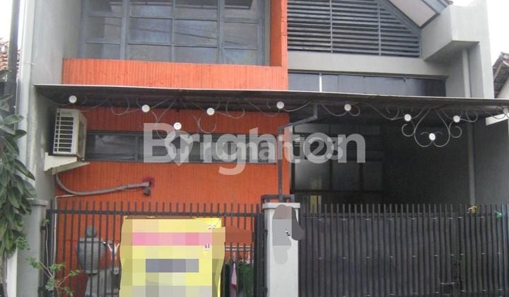 KERTEN, PURWOSARI, SURAKARTA, RUMAH KLASIK 2 LANTAI, UKURAN STANDAR, AKSES KE MALL DAN KE STASIUN HANYA 5 MENIT